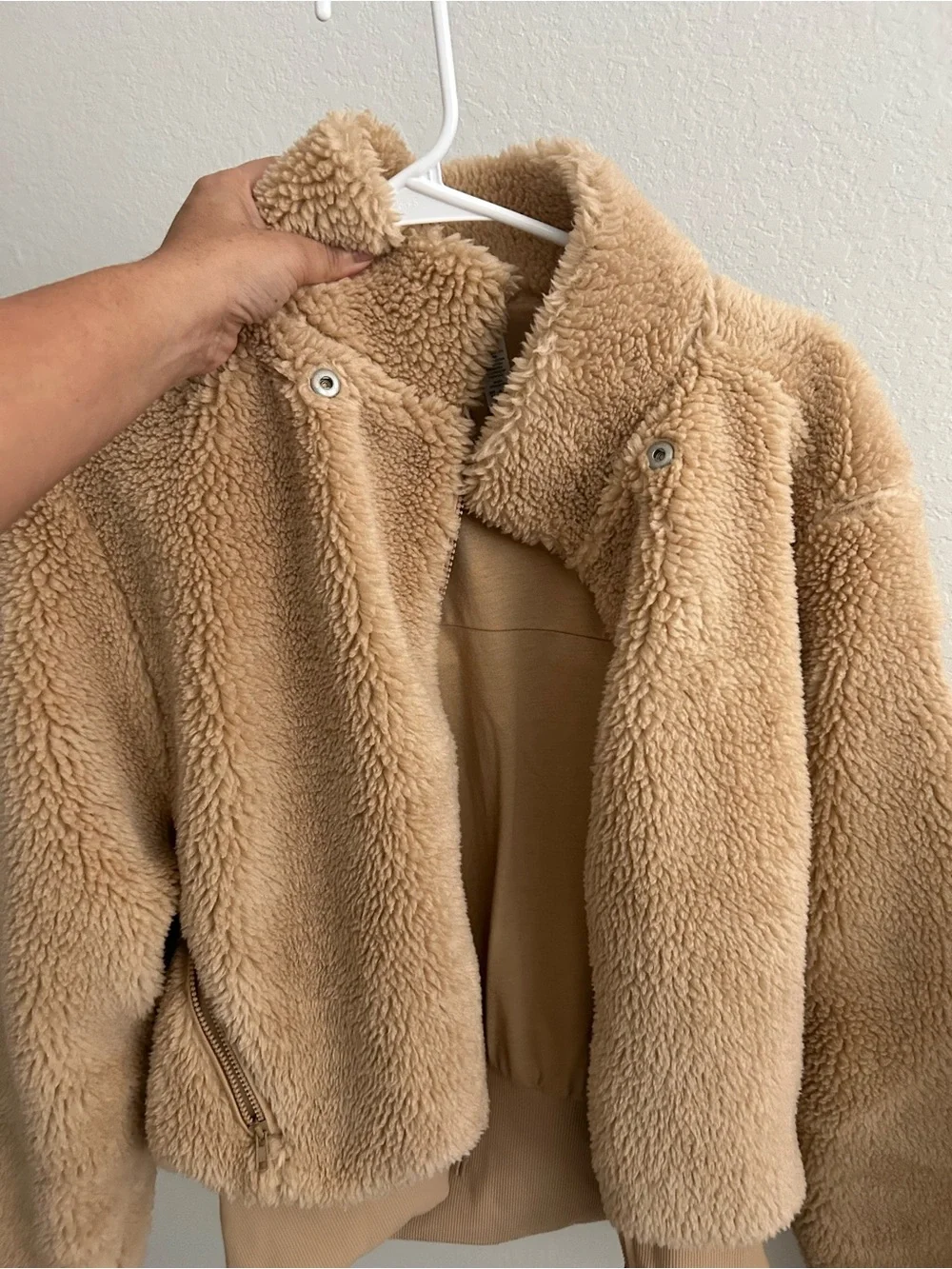 Alo Yoga Foxy Sherpa Jacket in Camel small
